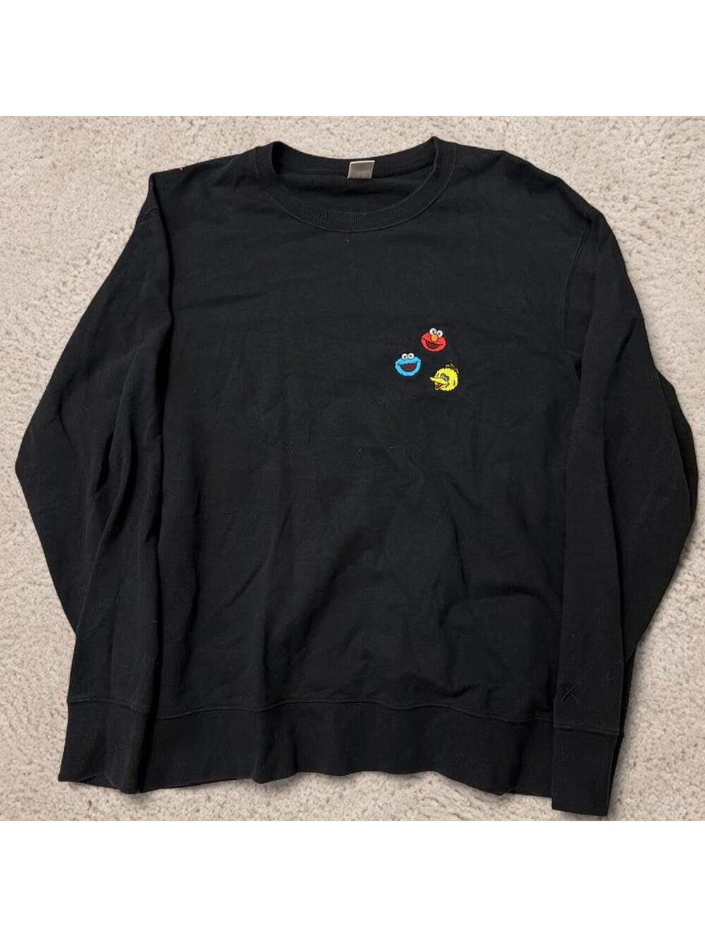 Crazy fire Kaws x Sesame Street crewneck sweatshirt.